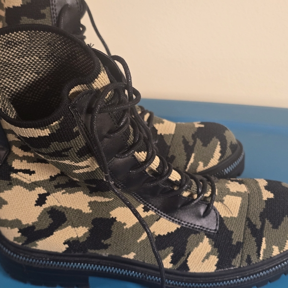 Stylish Camouflage Lace-Up Women's Boots - Picture 2 of 4